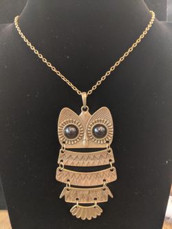 $10. Brass colored owl necklace pendant with black eyes. Necklace is 28. Pendant is 4-in long and 2-in wide.