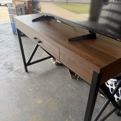 Computer desk