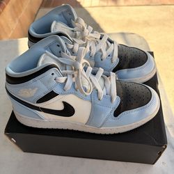 5Y Air Jordan 1 Mid ‘Ice Blue’