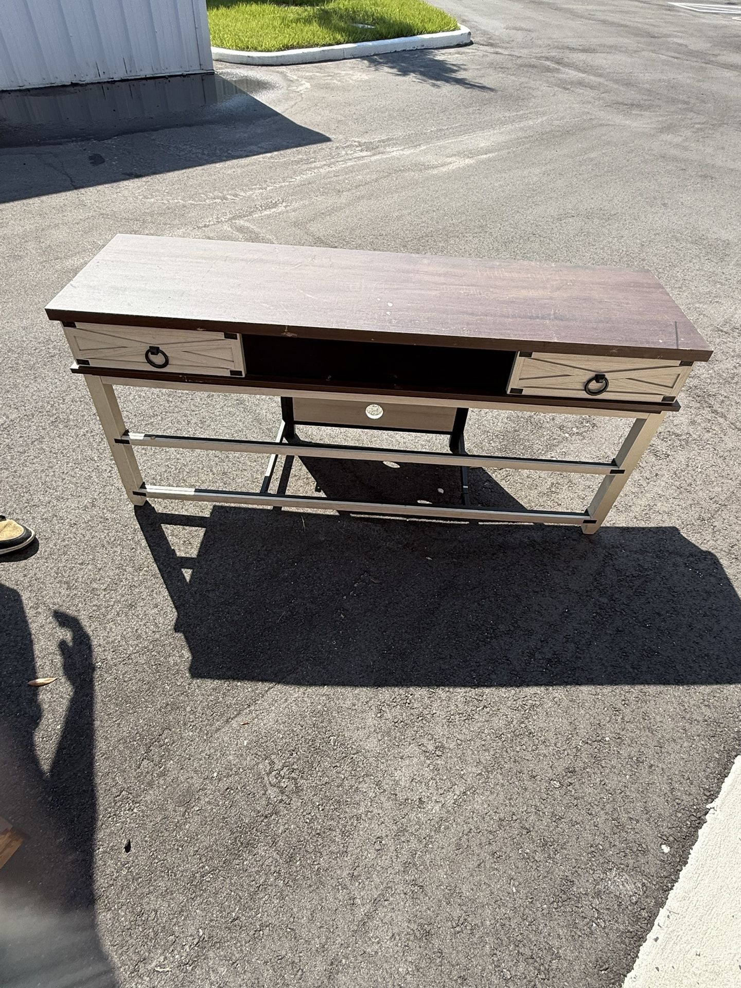 Tv Stand With Bluetooth Speaker 2 Glass Bottom Shelves Are Missing