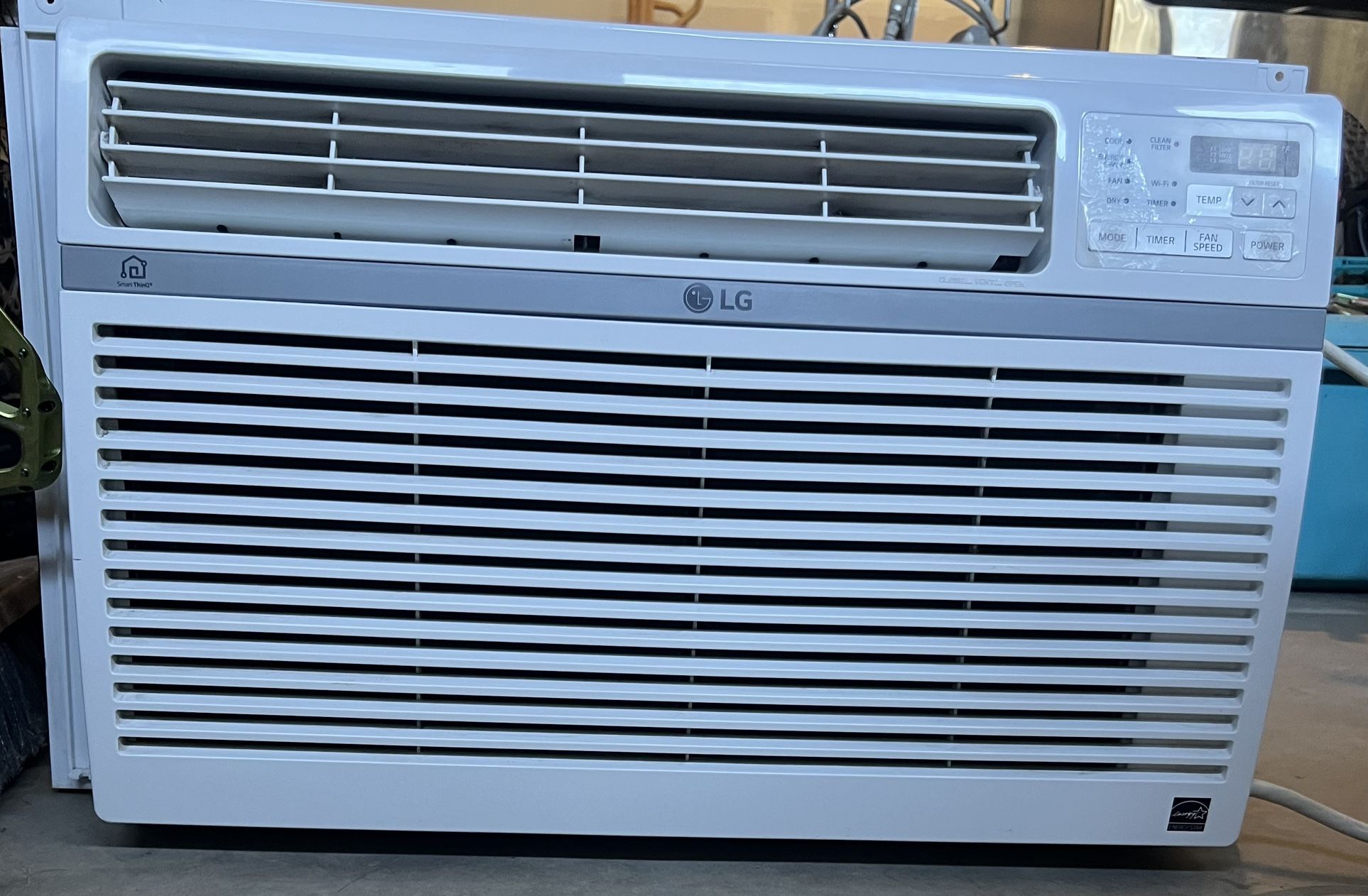 LG Air Conditioner w/remote (window)