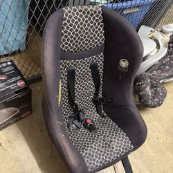 Baby Car Seat - Cosco Scenera NEXT Car Seat