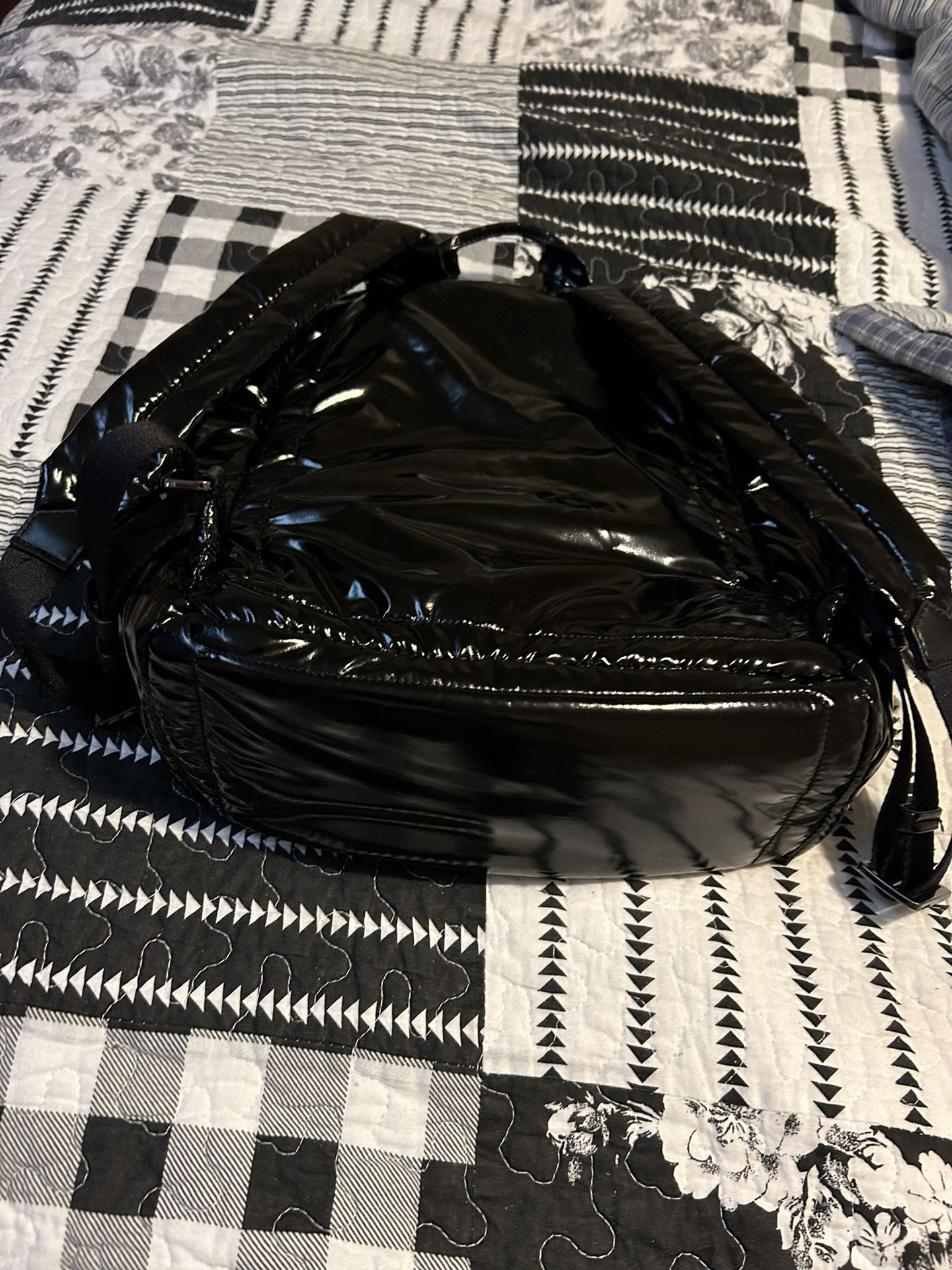 MICHAEL KORS GLOSSY BACKPACK for Sale in Ford, KY - OfferUp