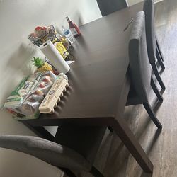 Table with 4 chairs Extendable table seating 8 people $200—accepting offers.
