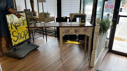 Vintage Singer (refurbished)