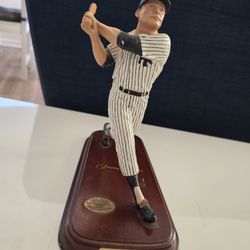 Mickey Mantle Danbury Statue