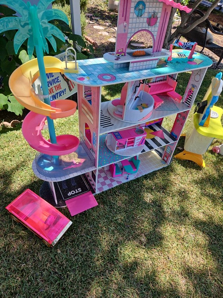 Free LOL Doll House