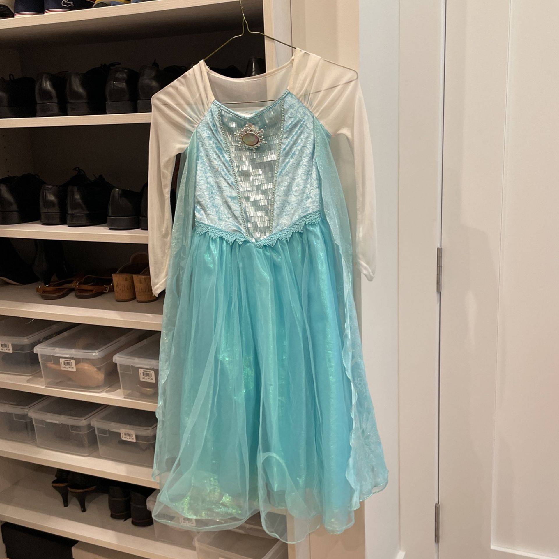 Disney Lux Elsa Dress With Singing Broach