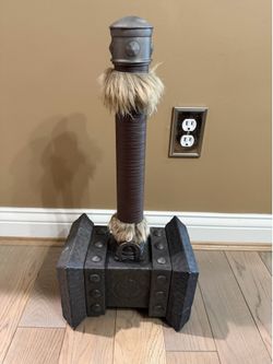 World of Warcraft Doom Hammer 1:1 with Fur Handle 100% Metal 22" Long!  In great shape!  Renaissance Ren Faire