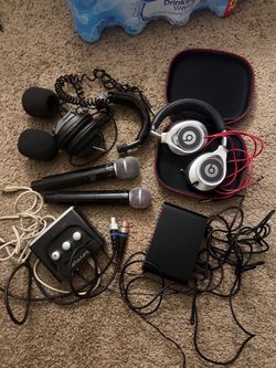 Studio equipment 1 U-phobia um2 Beringer 2 use wireless mic 1 beat headphones firm on price