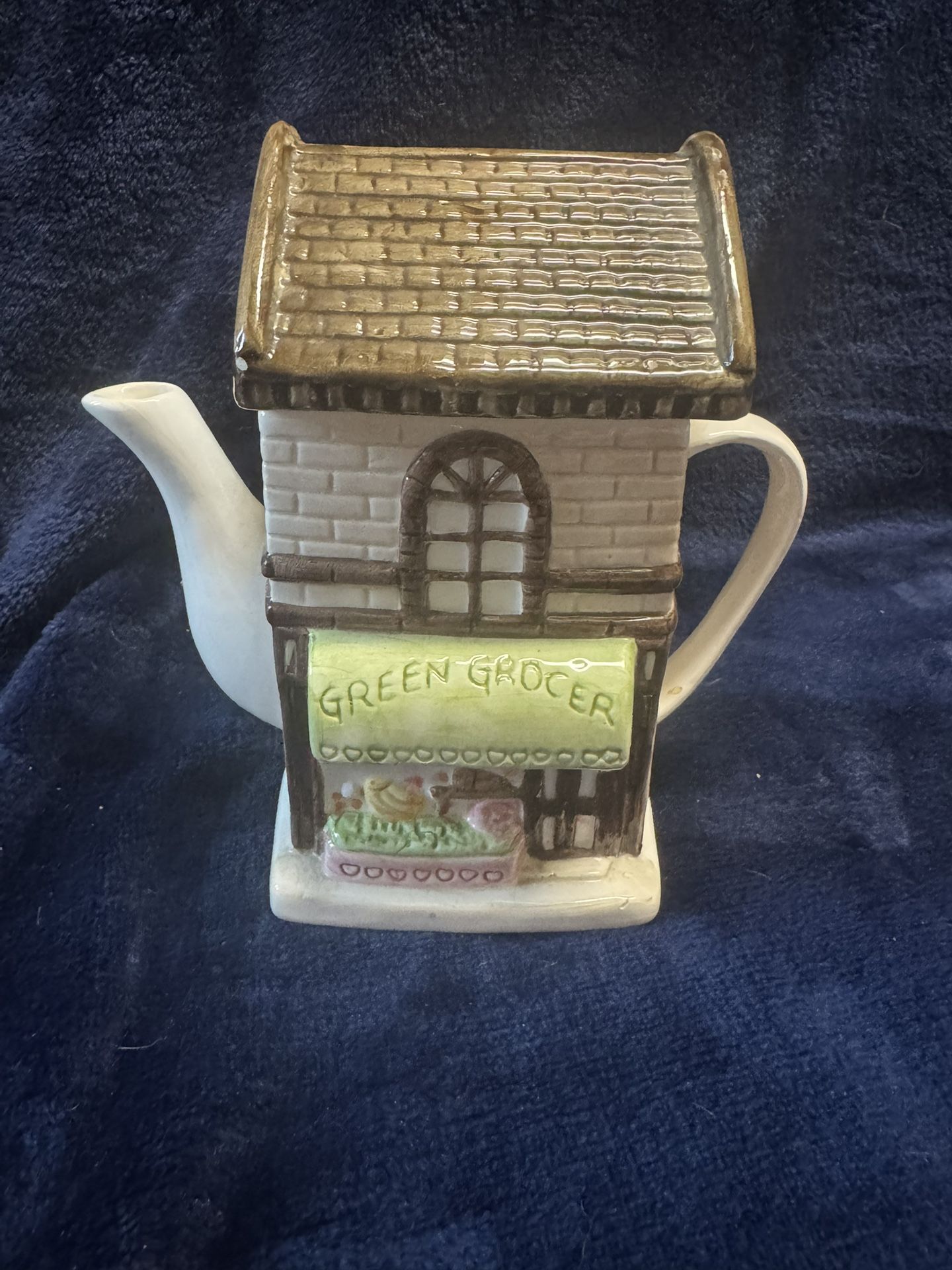 Tall Green Grocer Cottage Teapot – Removable Roof – Vintage Ceramic