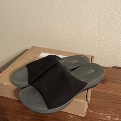 Size 9 Women’s Clark’s Brand Slip On Sandal 