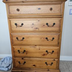 Timbercrest 5 Draw Wood  Chest
