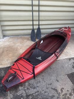 ASCEND D10 SIT-IN KAYAK WITH PADDLE [CASH ONLY] 