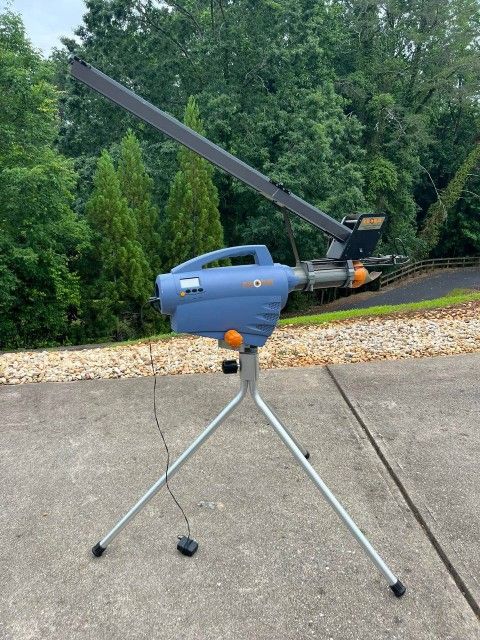 Zooka Zs740 Pitching Machine 