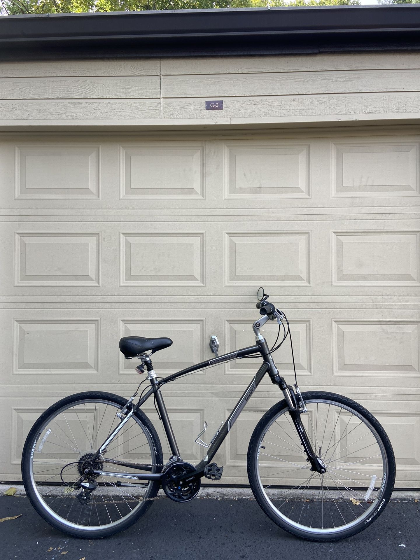 Giant Cypress DX β Hybrid Comfort Bike β Large Frame β 24-Speed β Bicycle