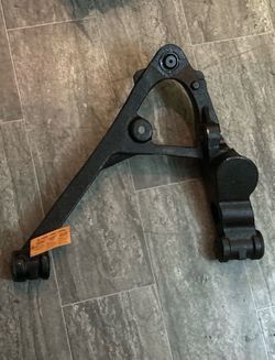 Front Left Lower Control Arm Ball Joint For 2002-2006 Cadillac Escalade