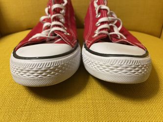 Converse Chuck Taylor All Star Low Top Red Sneakers Men’s 7 / Women’s 9 Shoes