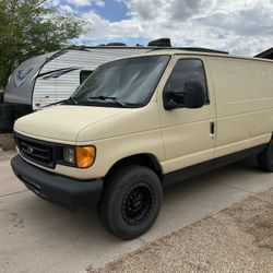 2005 Ford E-250