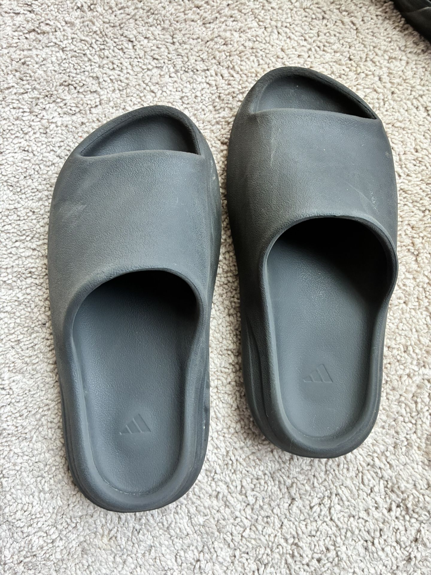 Used Yeezy Slides Size 9M