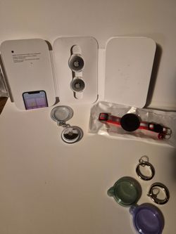 Apple air tags with holders cat collar,and key rings still in packaging