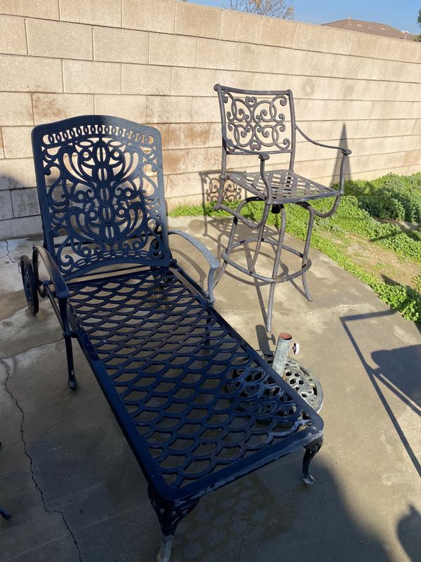 Cast Aluminum Lounge outdoor chair, umbrella base & stool for Sale in