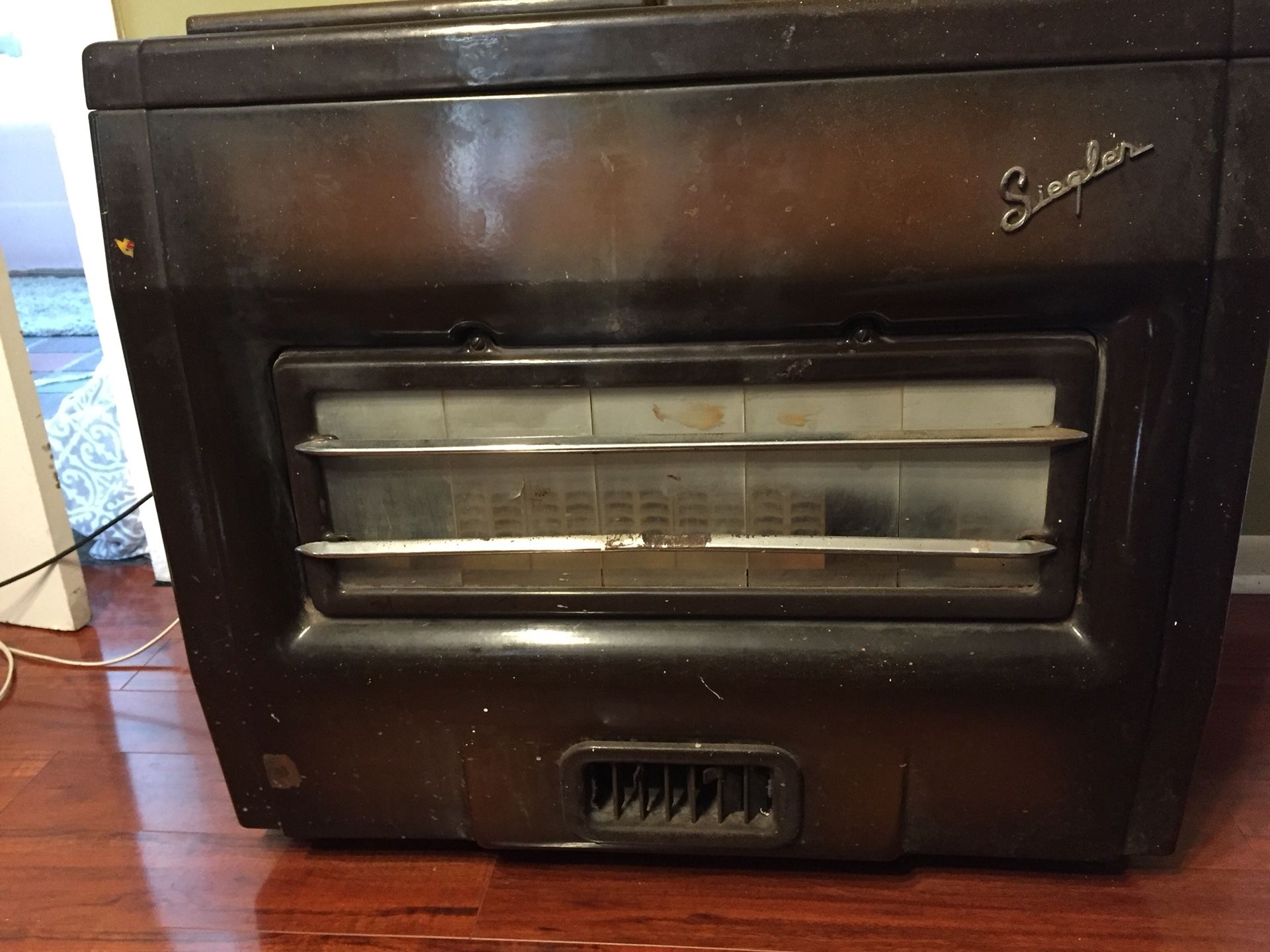 Vintage Siegler Gas Heater for Sale in Chicago, IL - OfferUp