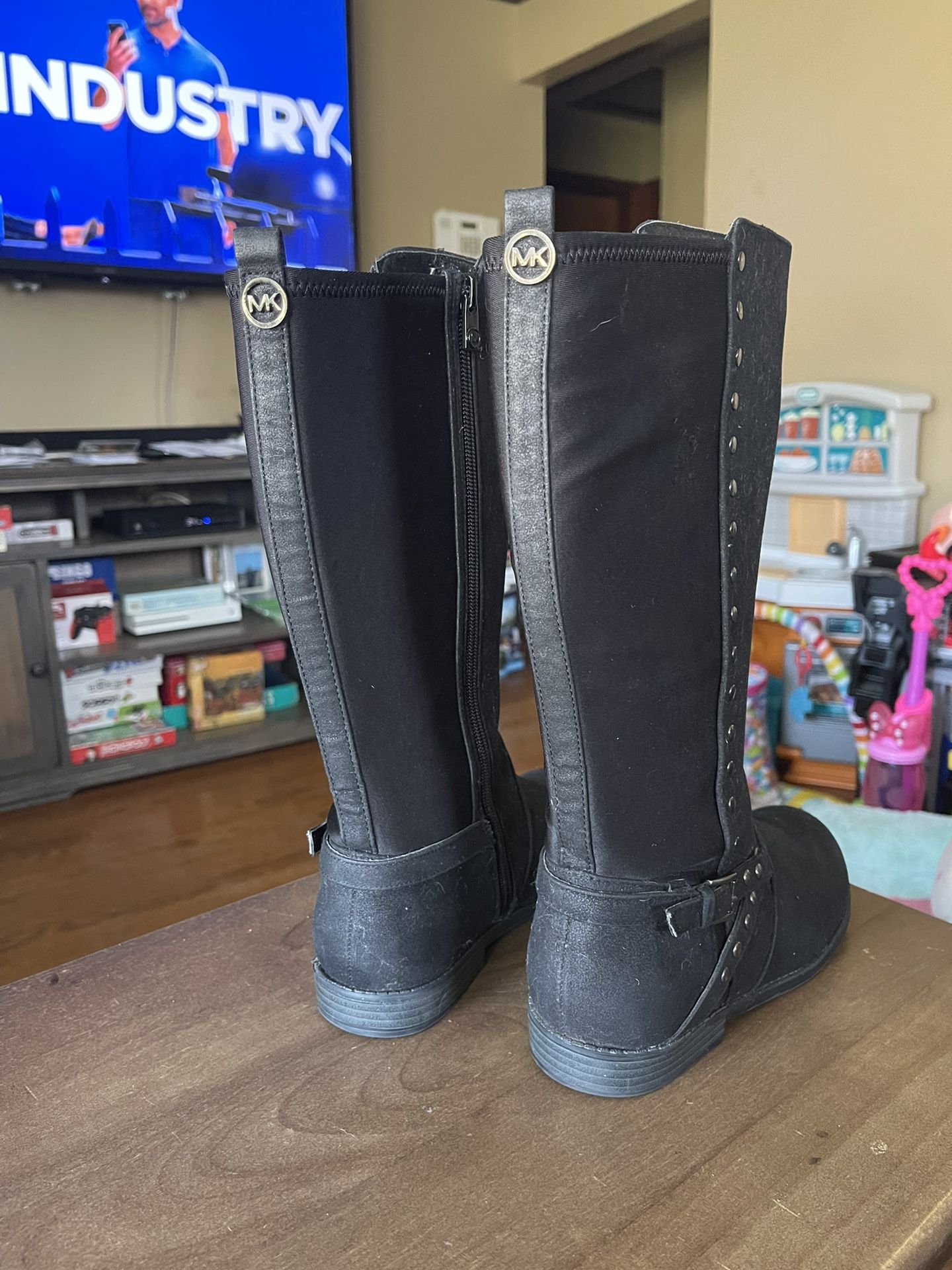 Micheal Kors Women Size 4 Boots