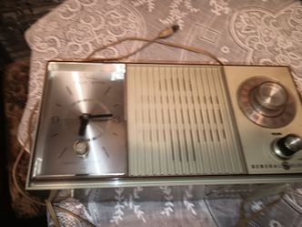Mid century General Electric AM FM radio