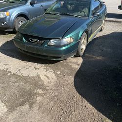2002 ford Mustang For parts 