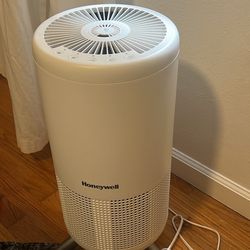 Honeywell HEPA Air Purifier Tower with essential oil diffuser