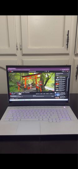 Alienware m17 r4 Gaming Laptop