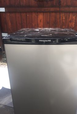 Frigidaire mini fridge