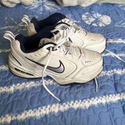 Nike Air Monarca