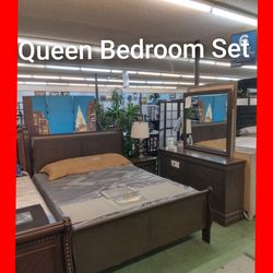 😍 Queen Bedroom Set