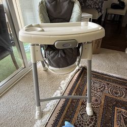 Selling a trusted Graco brand high chair in great condition – used gently by two kids and well taken care of. Still works perfectly and is ready for u