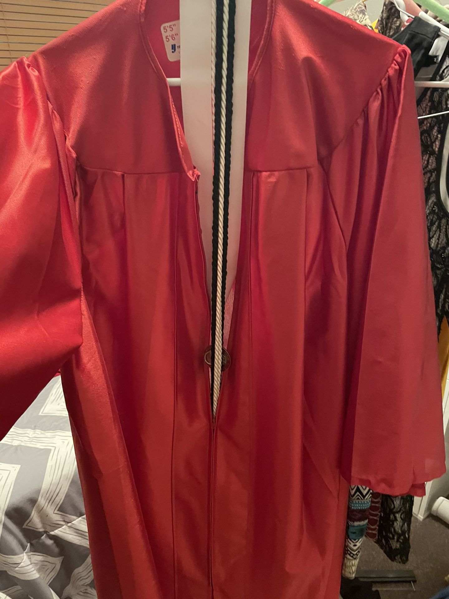 Graduation Gown With Metal And Tassel
