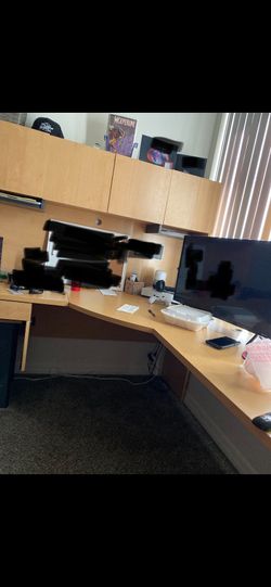 Office DESK . MUST GO !!!!  Pick Up Only