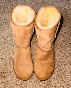 Ugg, Size 8 Women