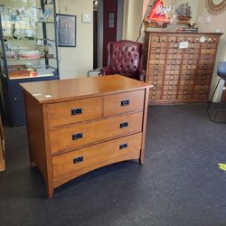 Dresser. Mission style chest of drawers. 3 drawers