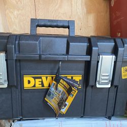 DEWALT  TOUGH SYSTEM BOXHEAVY DUTY AIR TIGHT  NEW  NEW VERSION $50 FIRM