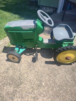 John Deere cast aluminum pedal tractor Ertl
