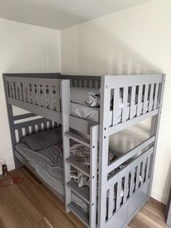 Bunk bed with mattress
