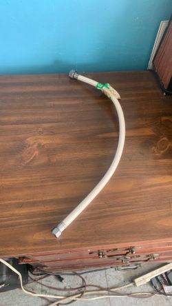Faucet hookup hose/line