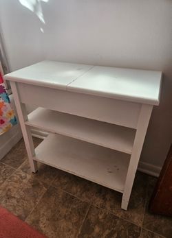Free side table