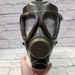 VINTAGE GAS MASK