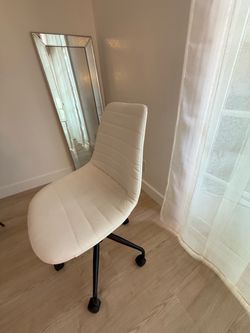 Office chair/ Rolling Adjustable Chair