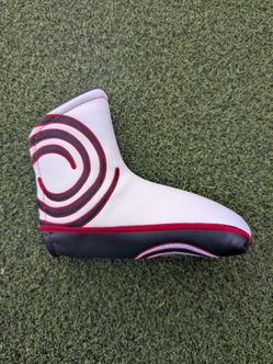 Odyssey blade putter cover.