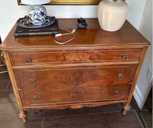 Beautiful Antique 3-Drawer Chest with Stunning Burl Inlay & Matching Mirror