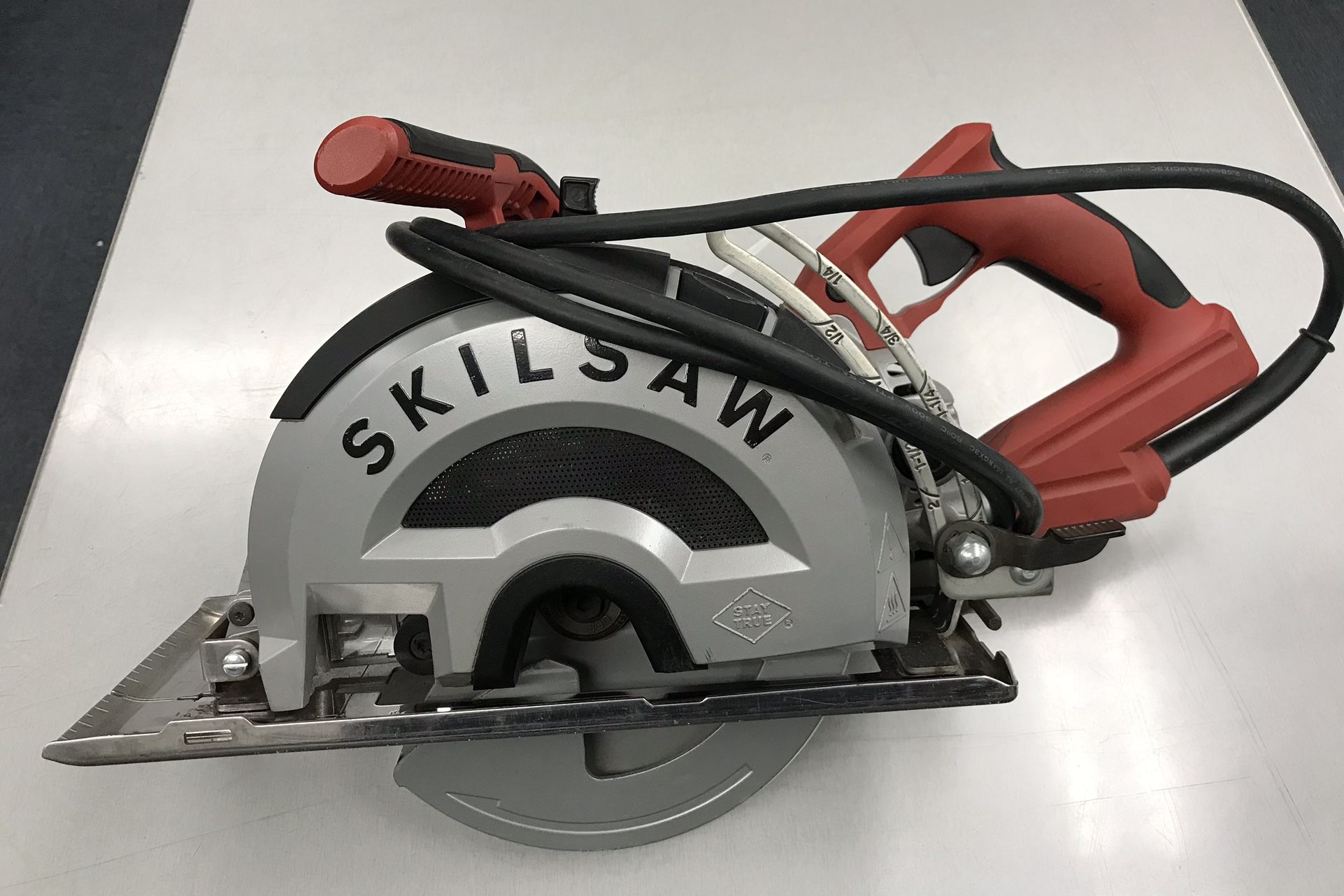 Skilsaw Outlaw Worm Drive Saw SPT78MMC